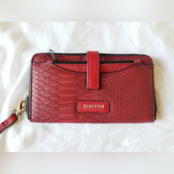 Reaction  Kennth Cole Wallet - Picture 1 of 4